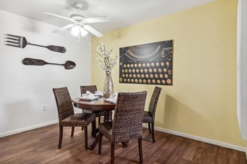 Model dining area - Photo Gallery 4