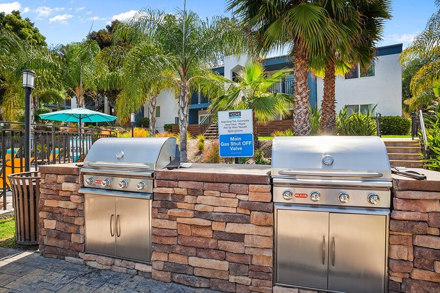 Outdoor Grilling Stations at Cove La Mesa Apartments located in La Mesa, CA.
