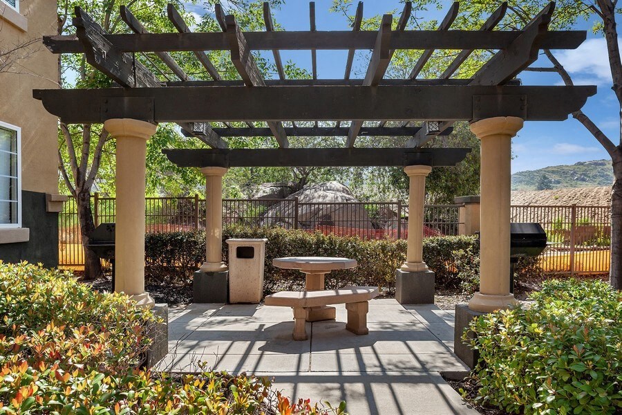 Pergola with picnic table Reserve at Rancho Apartments