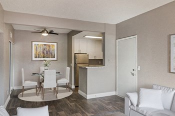 Model living and dining room - Photo Gallery 2