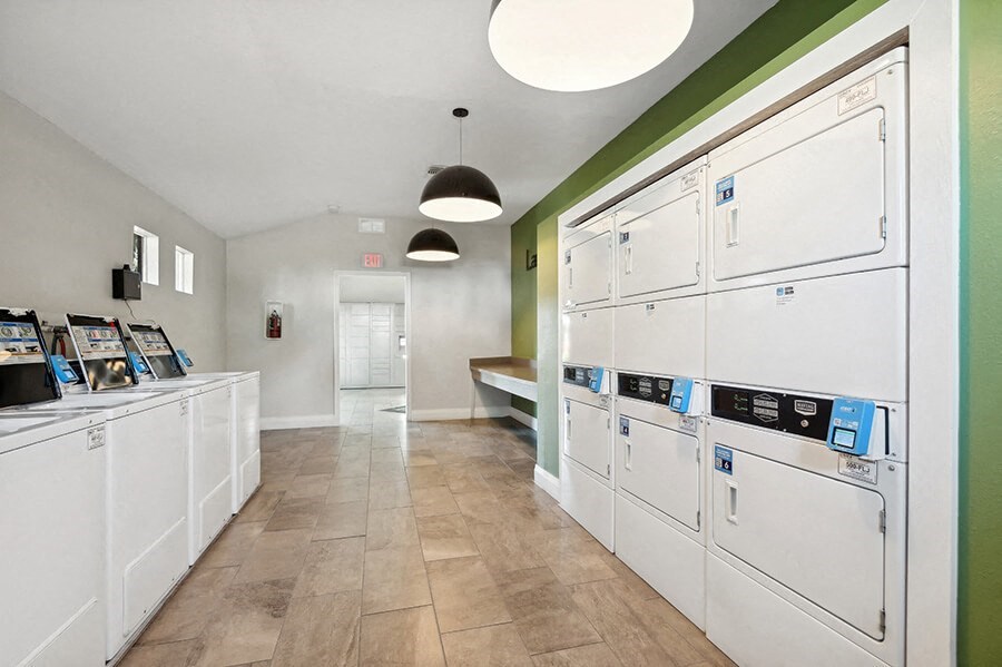 Community Laundry Center at Rosehill Preserve Apartments located in Orlando, FL.