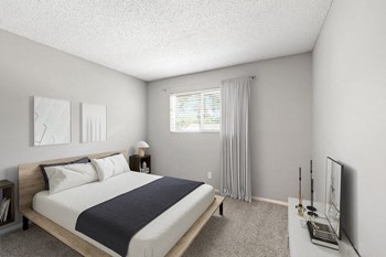 Model bedroom with queen-sized mattress - Photo Gallery 5