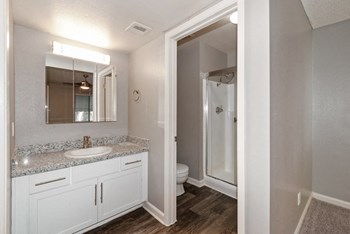 Model master bathroom - Photo Gallery 6