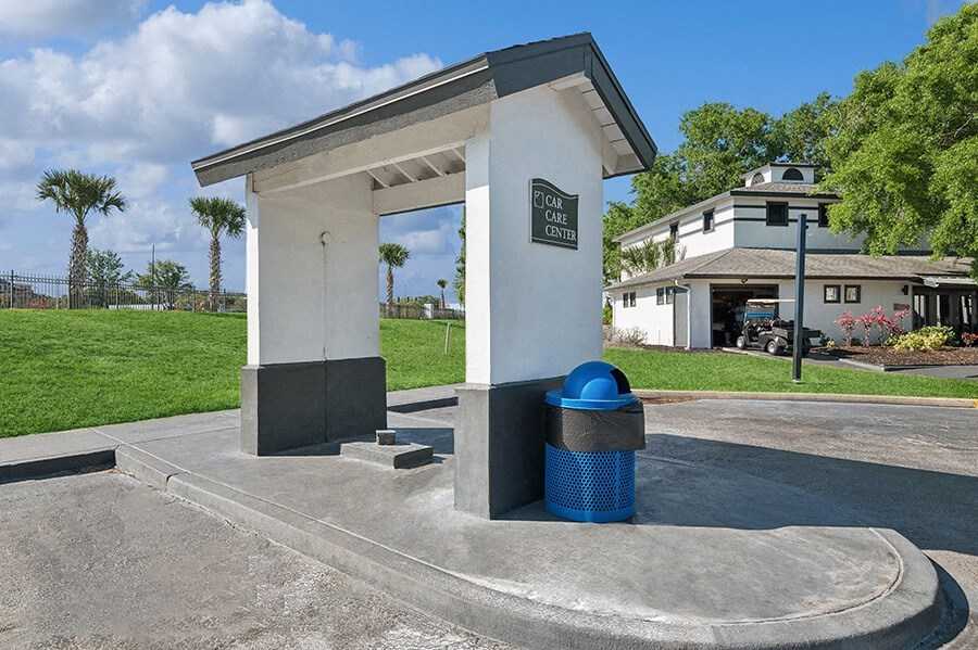 Community Car Wash Station at Rosehill Preserve Apartments located in Orlando, FL.