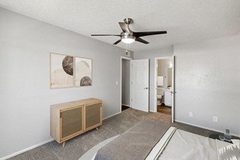 Model primary bedroom - Photo Gallery 6