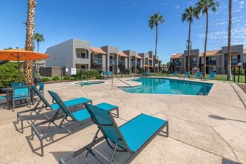 Poolside lounge chairs - Photo Gallery 19