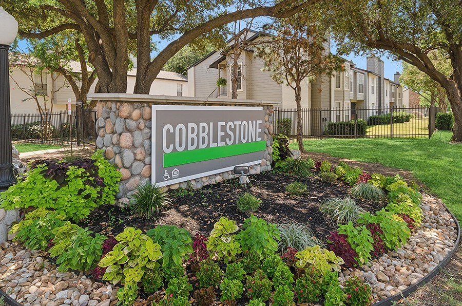 Monument Sign and Landscape at Cobblestone Apartments located in Arlington, TX.