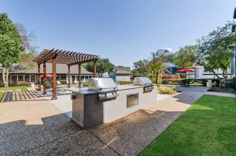 BBQ area at Cobblestone, Arlington