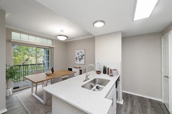Model kitchen and dining room - Photo Gallery 4