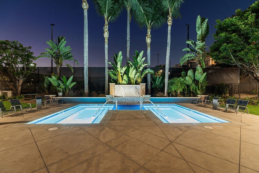Community Hot Tubs and Lounge Furniture at Madison Park Apartments located in Anaheim, CA.