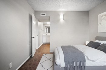 Model primary bedroom - Photo Gallery 5