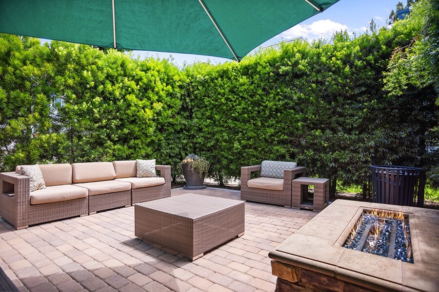 Outdoor Fire Pit Area with Lounge Furniture at Cove La Mesa Apartments located in La Mesa, CA.