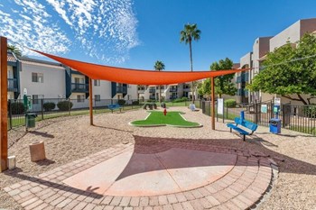 Covered outdoor dog park area - Photo Gallery 23