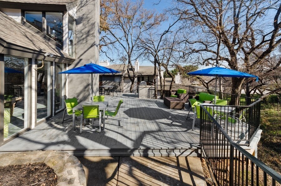 Clubhouse patio deck and lounge chairs