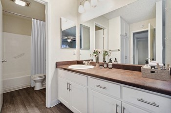 Model bathroom - Photo Gallery 6
