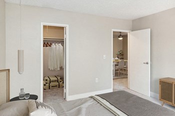 Model primary bedroom - Photo Gallery 5