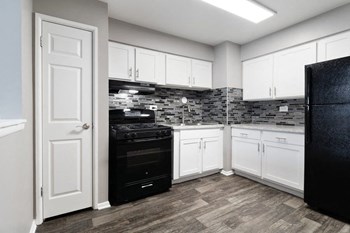 Model kitchen showcasing new applicances - Photo Gallery 4