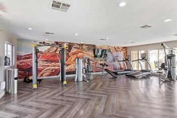 Resident fitness center - Photo Gallery 17