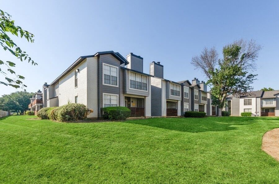 Apartment exterior and landscape at Cobblestone, Arlington, 76011