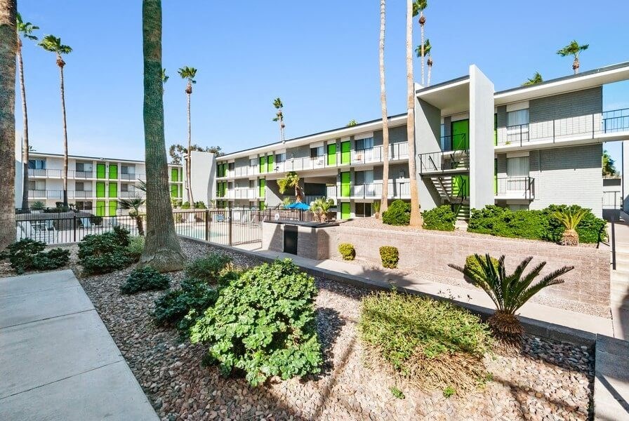 Arcadia on 49th apartment exterior courtyard