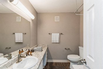 Model bathroom - Photo Gallery 6
