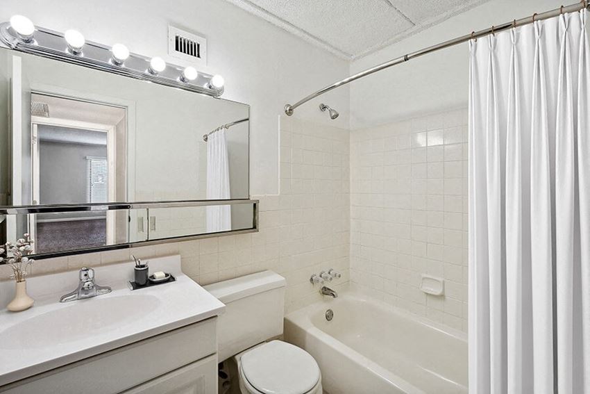 Elevate On Parkway Apartments, 1505 E Burnsville Pkwy, Burnsville, MN