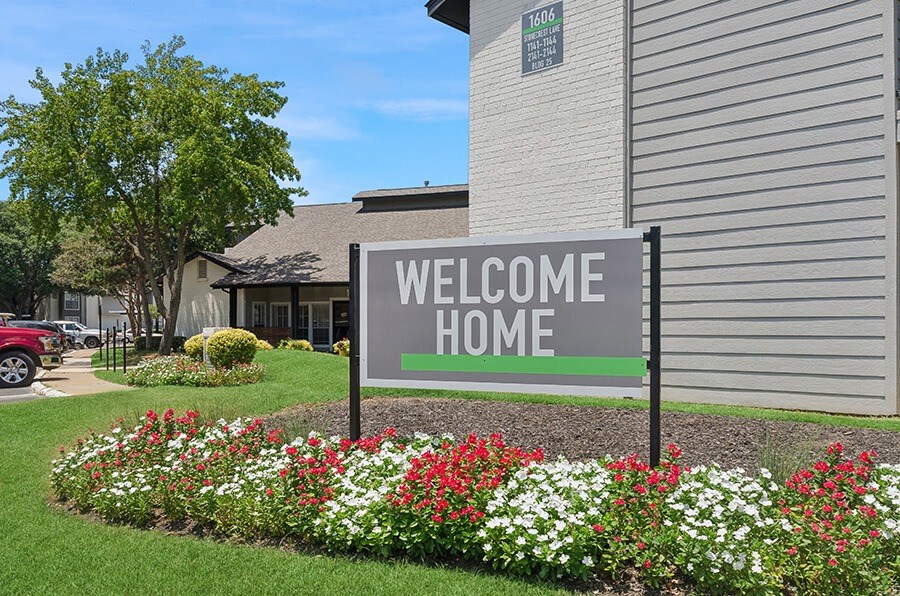 Community Monument Sign that says Welcome Home at Cobblestone Apartments located in Arlington, TX.