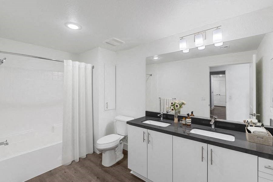 Model bathroom with double-sink vanity