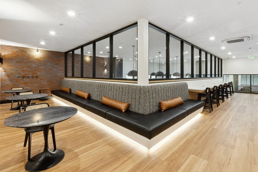 Bench lounge