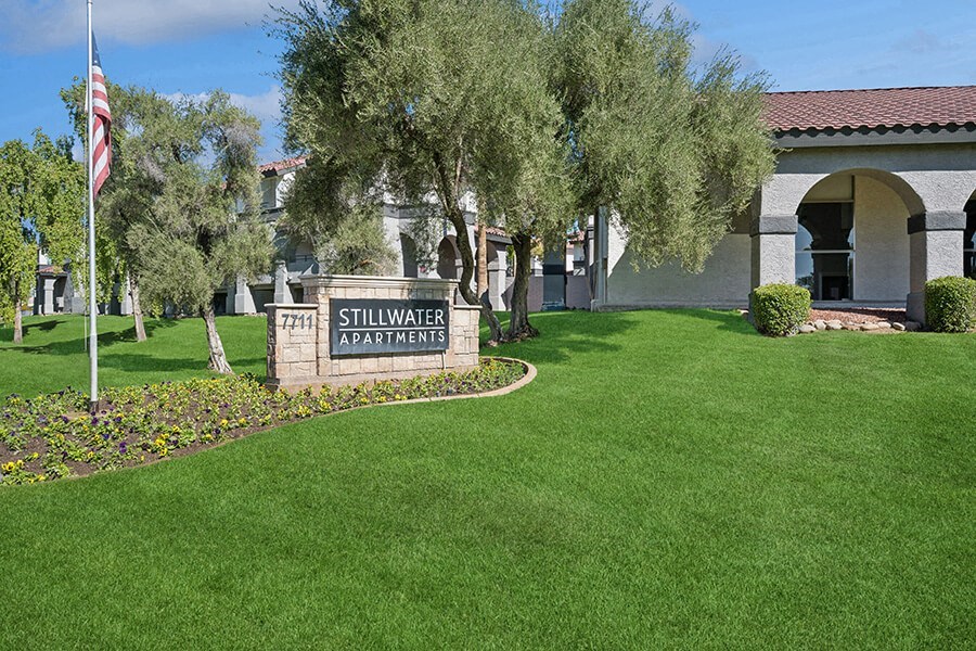 Community Monument Sign and Landscape at Stillwater Apartments located in Glendale, AZ.