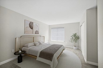 Model bedroom with large window - Photo Gallery 9