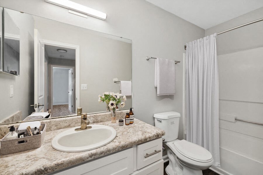 Drawbridge Creek Apartments, 3520 Drawbridge Pkwy, Greensboro, NC