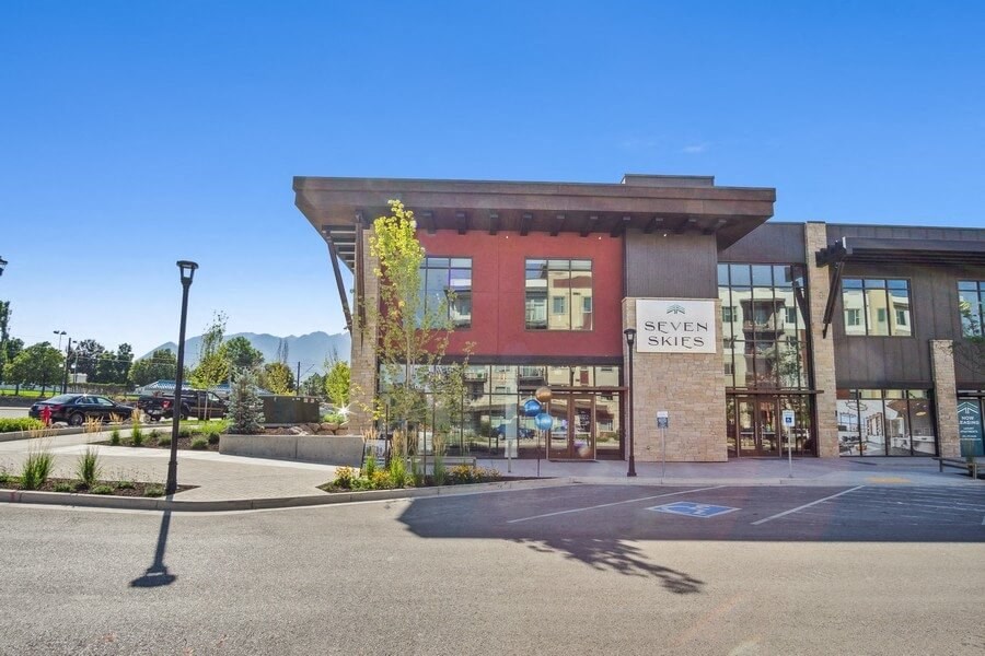 Exterior leasing office