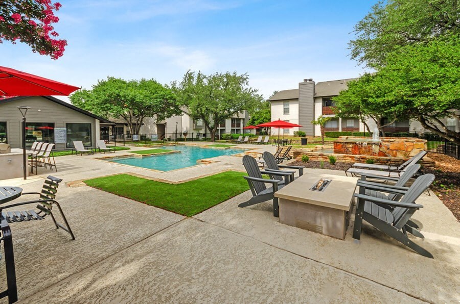 Poolside fire pit and lounge chairs at Autumnwood, Arlington, Texas