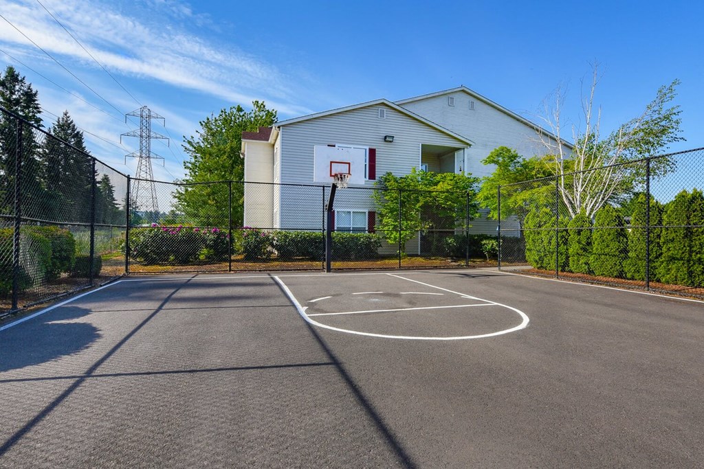 Community Sports Court at Landings at Morrison Apartments located in Gresham, OR.