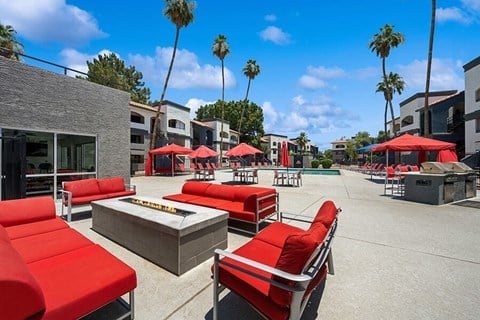 Community Fire Pit Area with Lounge Furniture at Country Club Verandas Apartments located in Mesa, AZ.