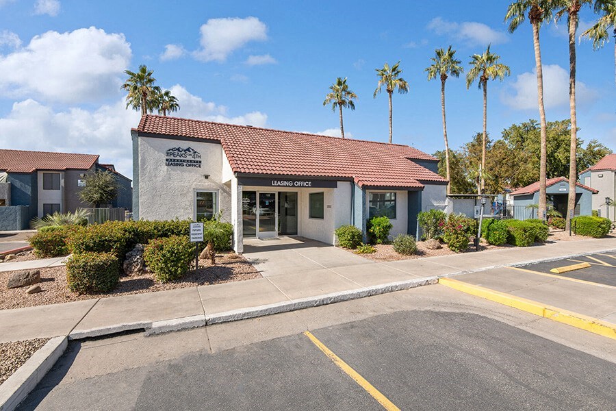Community Clubhouse and Exterior at Peaks on 4th Apartments in Avondale, AZ.