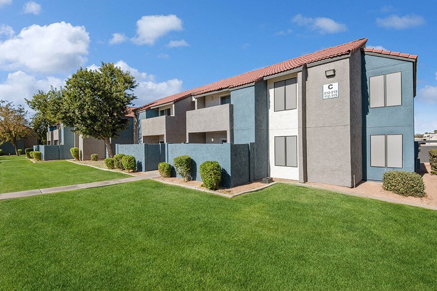 Exterior Community Building at Peaks on 4th Apartments in Avondale, AZ.