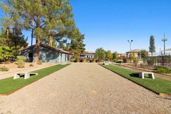 Community courtyard and walking paths - Photo Gallery 17