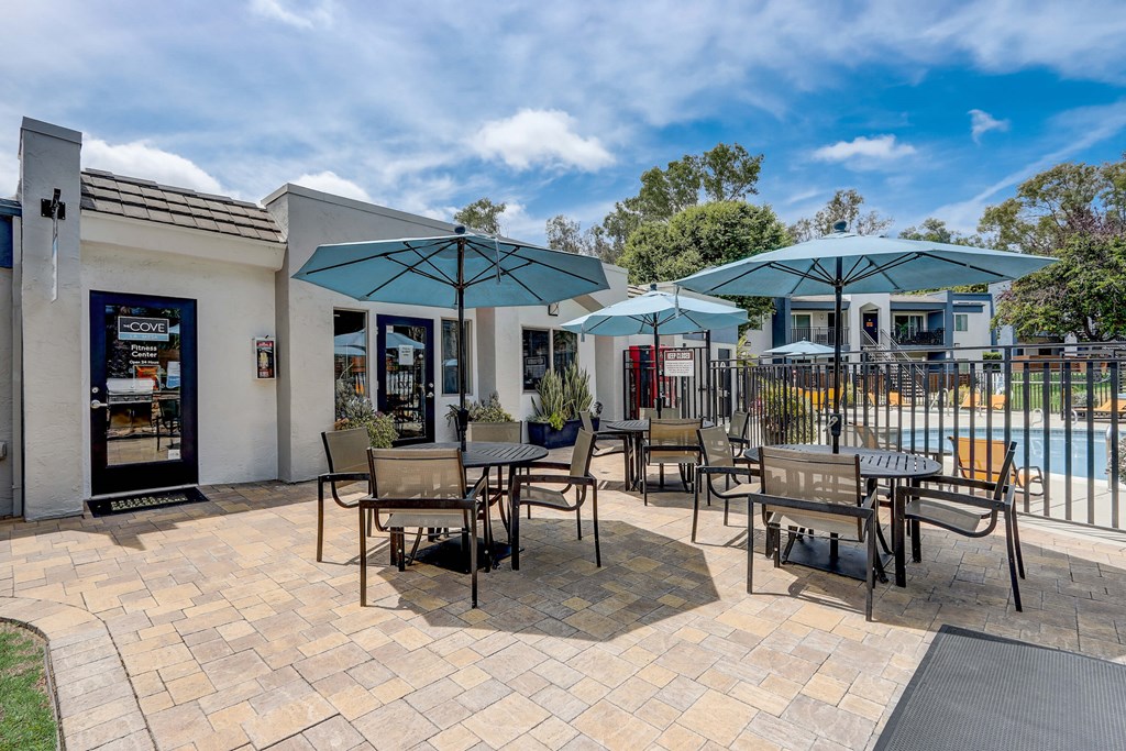 Community Picnic Tables with Umbrellas at Cove La Mesa Apartments located in La Mesa, CA.