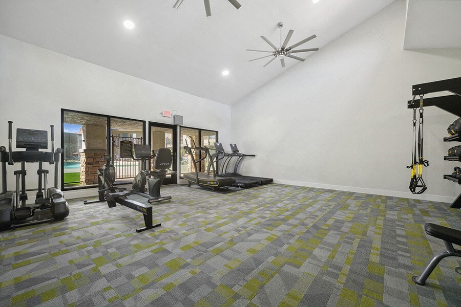 Community Fitness Center with Equipment at Villages at Metro Center Apartment located in Phoenix, AZ.