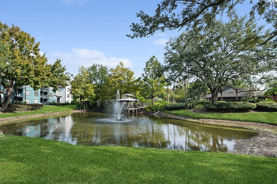 Community Pond with Fountain at Fountains Lee Vista Apartments in Orlando, FL.