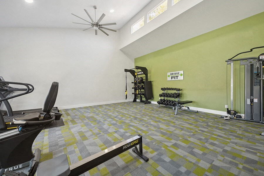 Community Fitness Center with Equipment at Villages at Metro Center Apartment located in Phoenix, AZ.