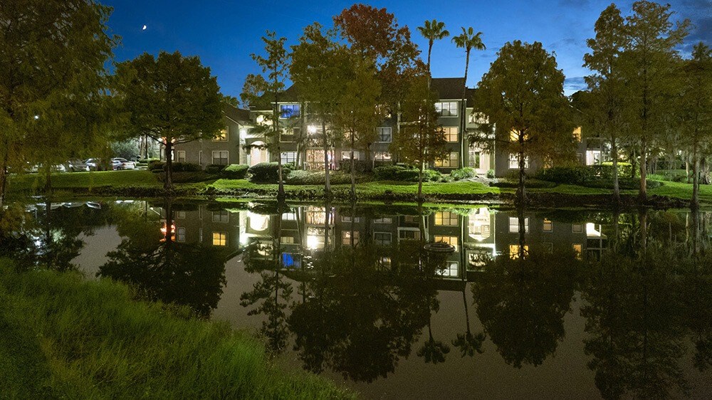 Community Pond with View of Exterior Building at Fountains at Lee Vista Apartments in Orlando, FL.