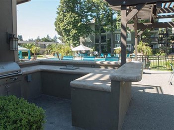 Poolside bar and grill