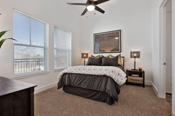 Model bedroom with large windows - Photo Gallery 6