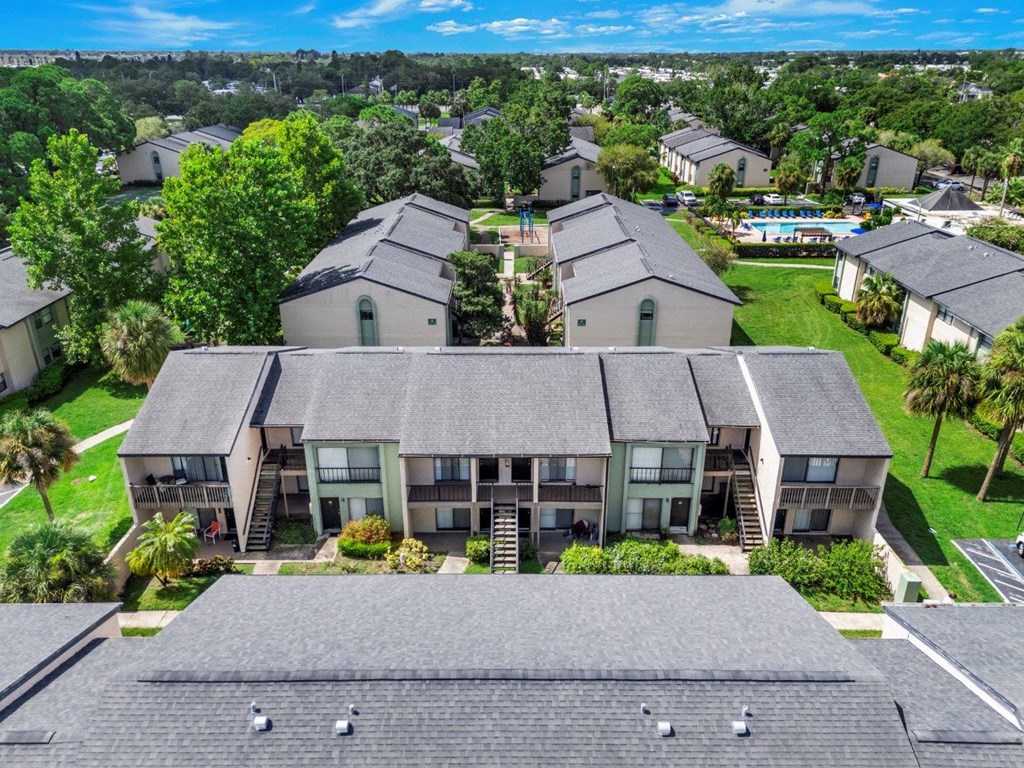 Apartment exterior at Oasis at Bayside Apartments in Largo, FL