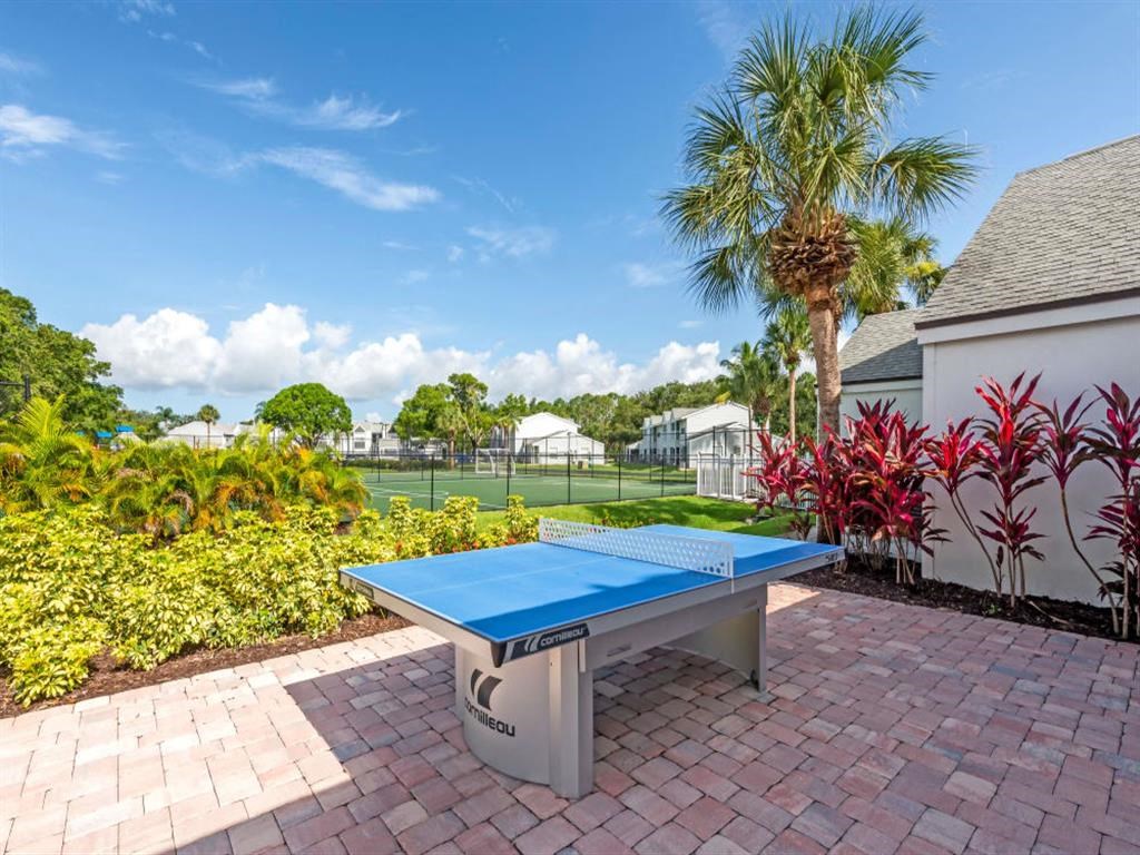 Outdoor ping pong table