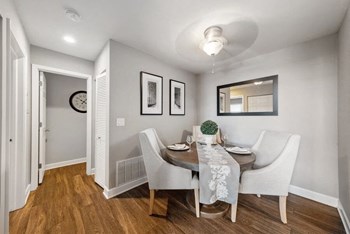 Model dining area - Photo Gallery 5