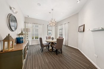 Model dining area - Photo Gallery 4